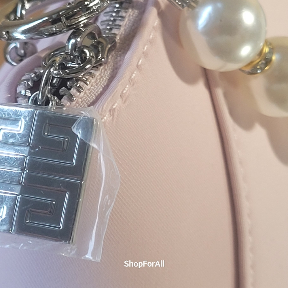 Givenchy - Picture 12 of 16